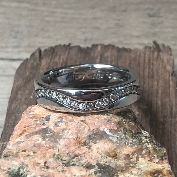New Diamonbliss cubic zirconia sterling ring - Picture 1 of 8